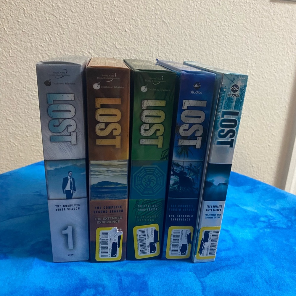 Five Complete Seasons of LOST - Picture 3 of 3